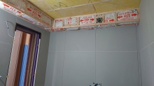 防音処理後、天井に梁型で吸排気ダクトボックスをつくっています。
天井は吸音天井に仕上げていきます。
